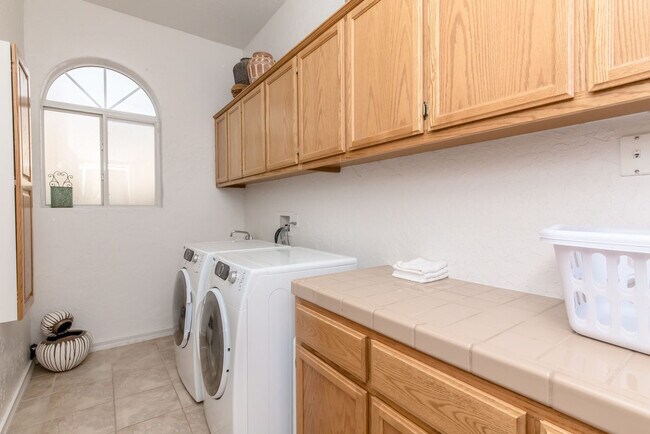 Building Photo - 3611 Vega Ln