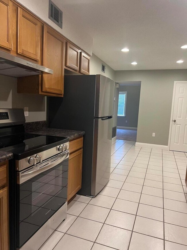 Building Photo - 310 Cedar Ave N