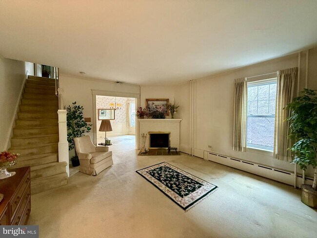 Building Photo - 1557 Dauphin Ave