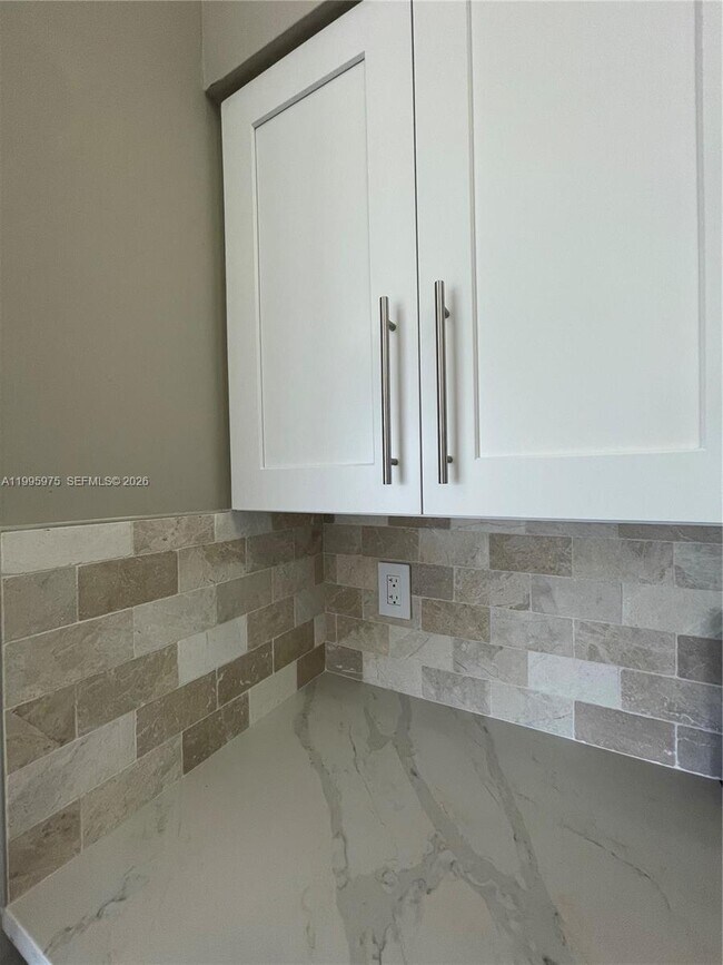 Building Photo - 2850 N Oakland Forest Dr