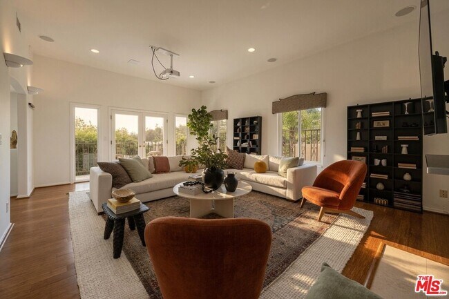 Building Photo - 15330 Del Gado Dr