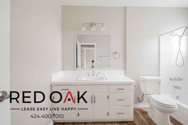 Building Photo - 15405 Vanowen St