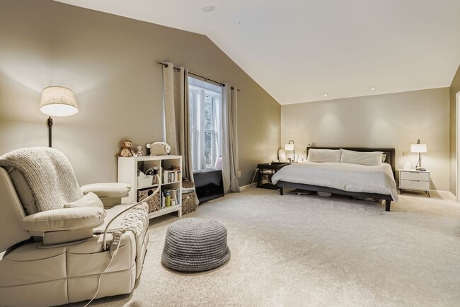 Building Photo - Medina Home