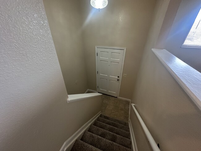 Building Photo - 4BD/2BA Duplex in Golden