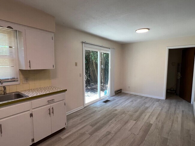 Building Photo - 2264 Welch Dr