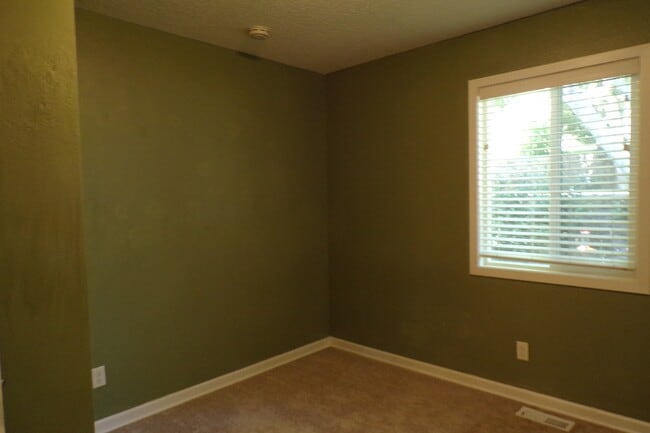 Building Photo - 1420 Dollar St