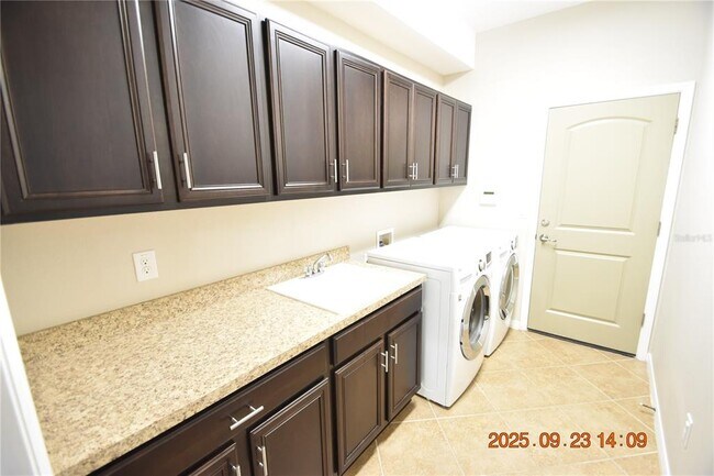 Building Photo - 15660 Starling Water Dr