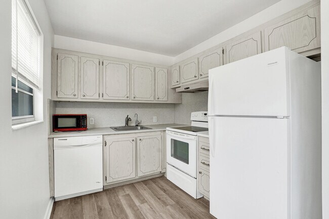 Building Photo - 57 Dorset Dr