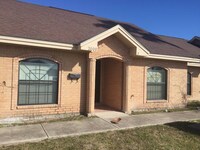 Building Photo - 2000 Circle Dr