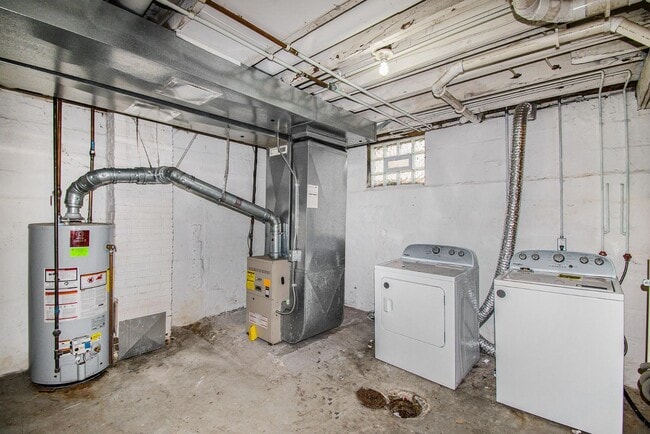 Building Photo - 528 Avon St