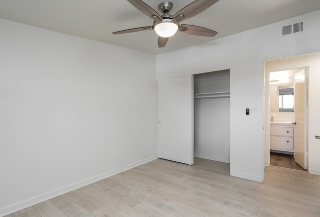 Building Photo - Beautifully Remodeled Tri-Level Condo With...