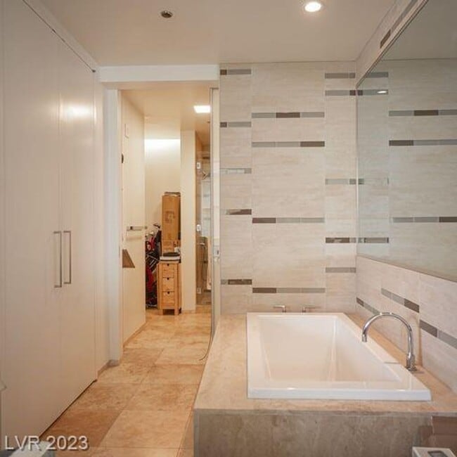 Building Photo - Beautiful Luxury High Rise Rental on Vegas Strip