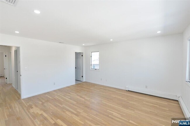 Building Photo - 472 Central Blvd