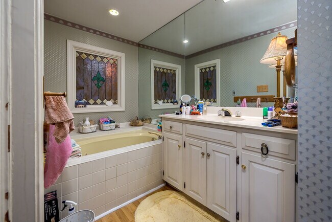 Building Photo - Historic Charm Meets Modern Comfort: Your Downtown Oasis Awaits!