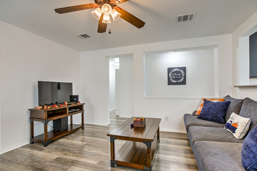 Building Photo - 2322 Kuykendall Dr