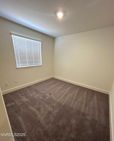 Building Photo - 963 Cascade Range Dr
