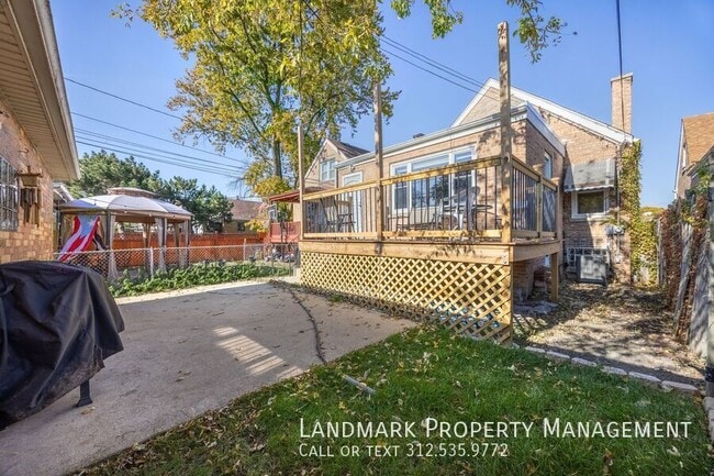 Building Photo - 6155 W School St