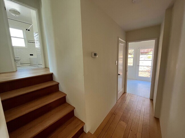 Building Photo - 5685 Jordan Ave
