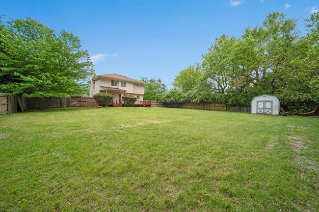Building Photo - 921 Beechwood Rd