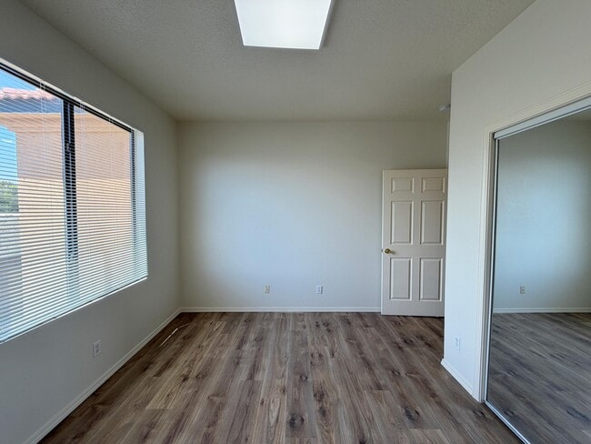 Building Photo - 1105 Meadowlark Way SE