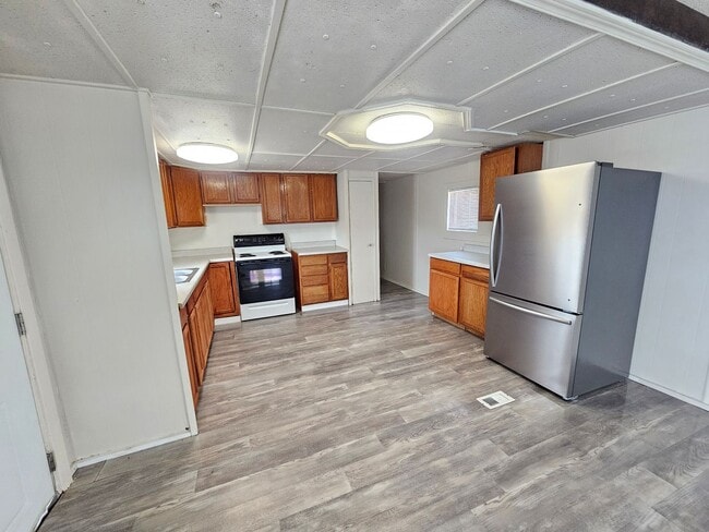 Building Photo - 4179 Airway Dr NE