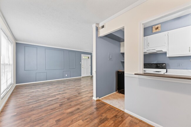 Building Photo - 2 bedroom 1 bath unit for rent in the High...