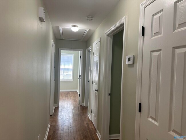 Building Photo - 3111 Hale Dr SW