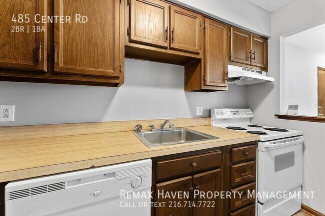 Building Photo - 485 Center Rd Unit 1, Bedford- Spacious 2 ...