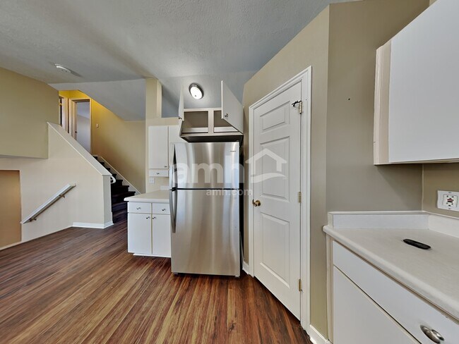 Building Photo - 5870 S Clear Vista Dr