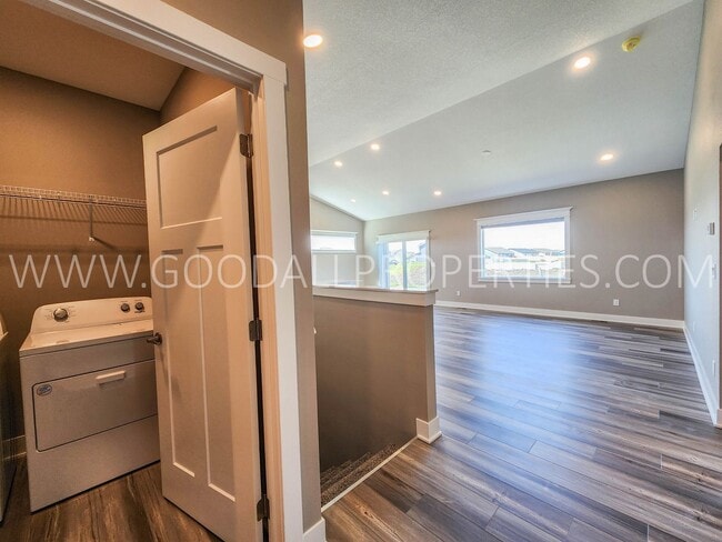 Building Photo - Spacious Waukee Ranch | 4 Bedrooms | 3-Car Garage | Finished Basement