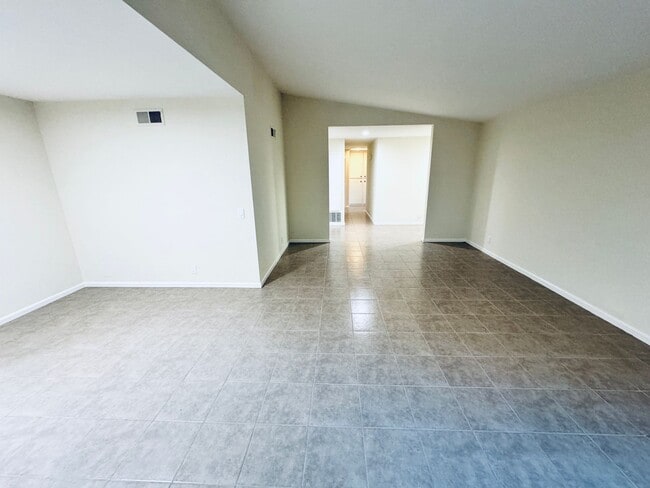 Building Photo - 10536 Perch Ave