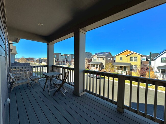 Building Photo - Spacious Backyard