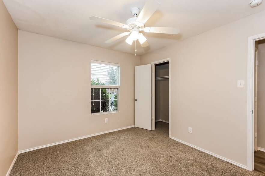 Building Photo - 1304 Castle Ridge Rd