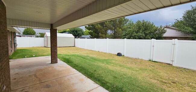 Building Photo - Beautiful 3 bedroom, 2 bath home for rent, Available to view 3/2/26