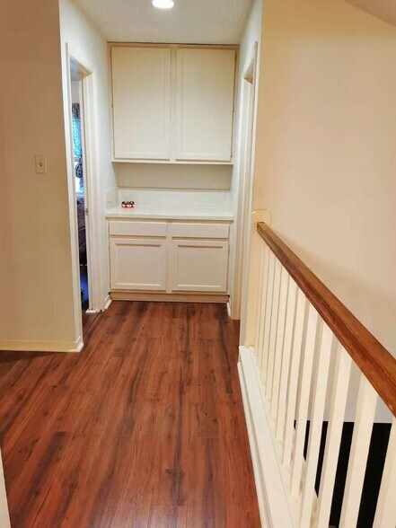 hallway - 3206 Sturbridge Ln