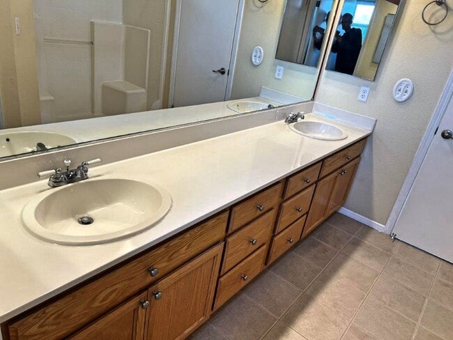 Building Photo - Modern 4 Bedroom 3 Bath Close to Marina Suisun City *Star Rentals