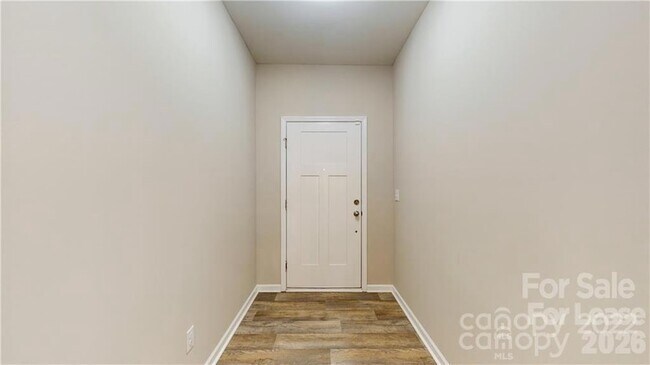 Building Photo - 8550 River Ridge Dr