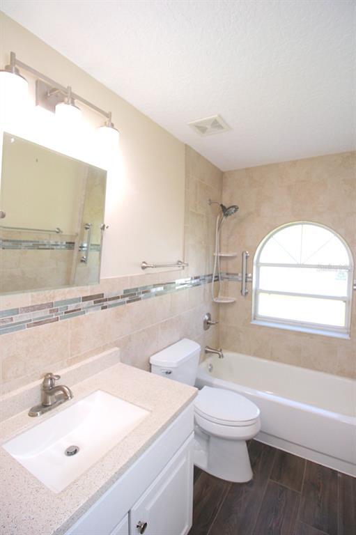 Building Photo - 20 Clarendon Ct N