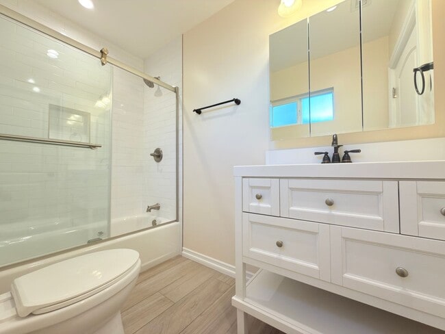 Building Photo - Modern 2BD/2BA ADU in Prime Toluca Terrace Location