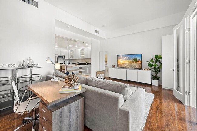 Building Photo - 2301 Collins Ave