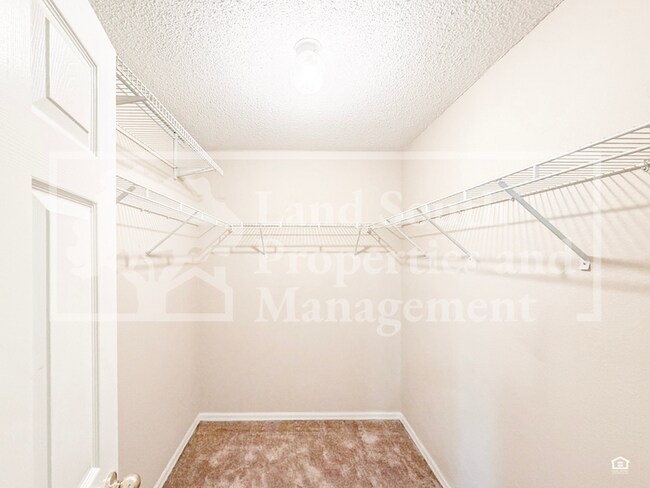 Building Photo - 683 Jessanda Cir