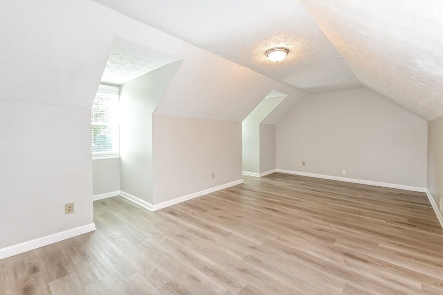 Building Photo - 1551 Willow Creek Ct