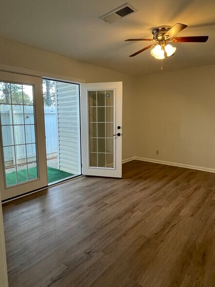 Building Photo - 1609 Homestead Trl