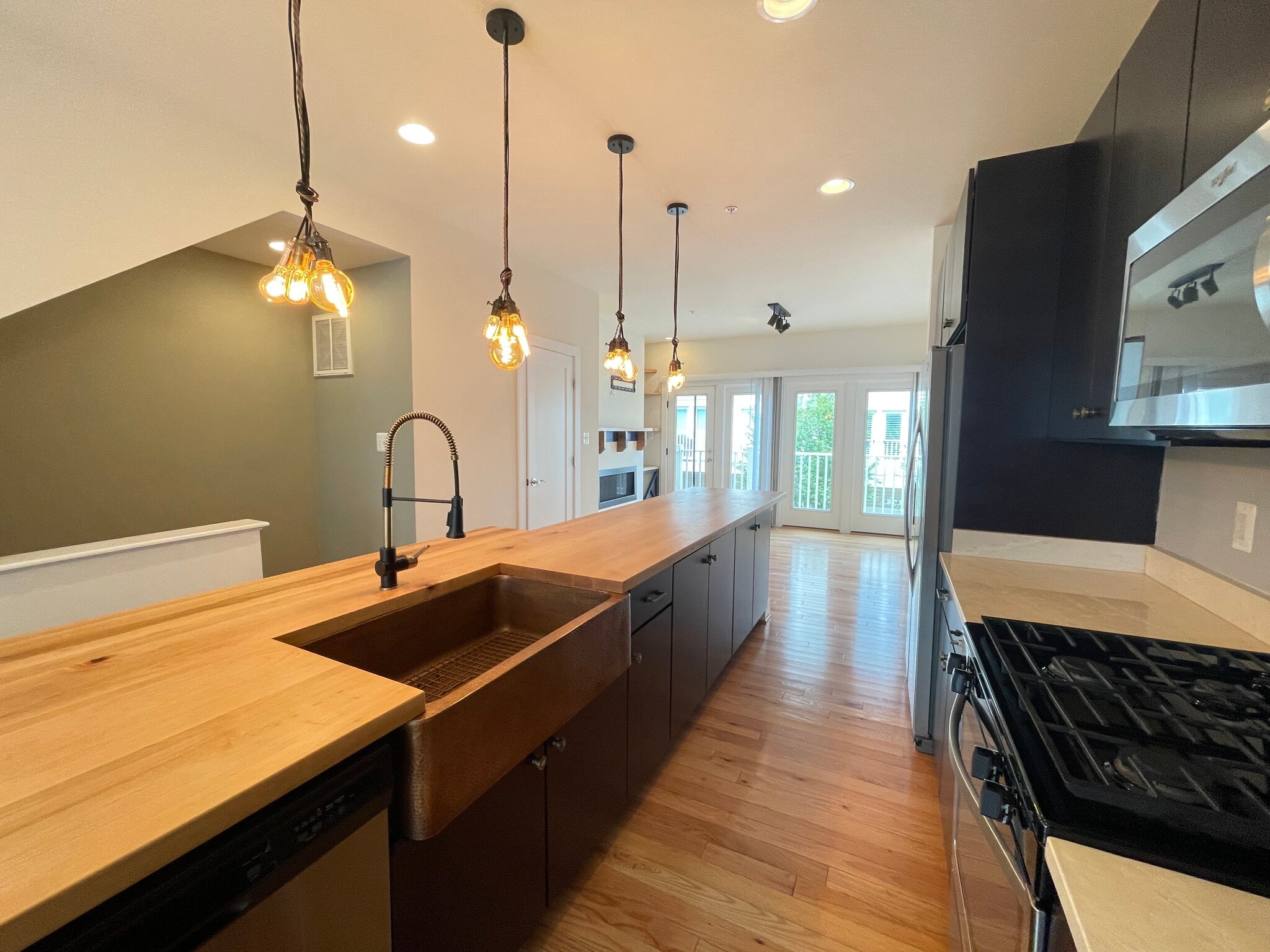 Building Photo - 924 King Farm Blvd