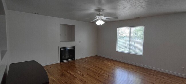 Building Photo - Beautiful 2 Story Home w attached 2 car ga...