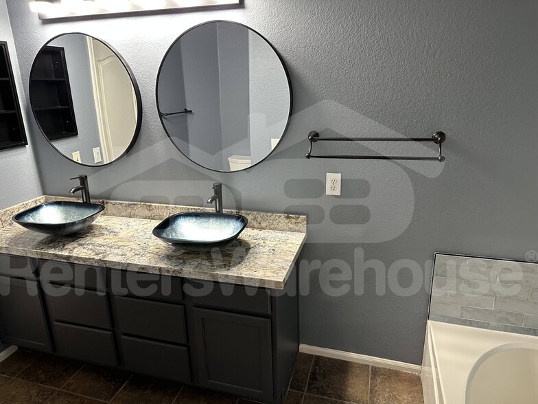 Building Photo - 1151 N 159th Dr