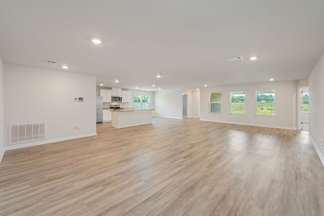 Building Photo - AVAILABLE NOW | BEAUTIFUL 5 BEDROOM, 3 BATH HOME IN MILTON WITH LARGE BACK YARD