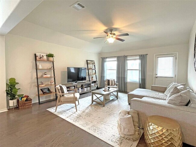 Building Photo - 13313 Henneman Dr