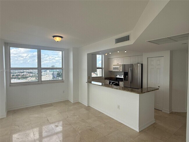 Building Photo - 19501 W Country Club Dr