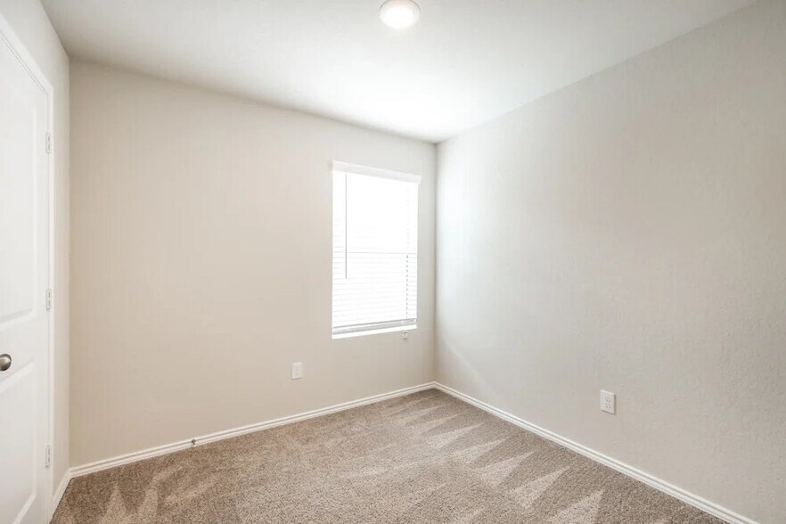 Building Photo - 4224 Southton Lk